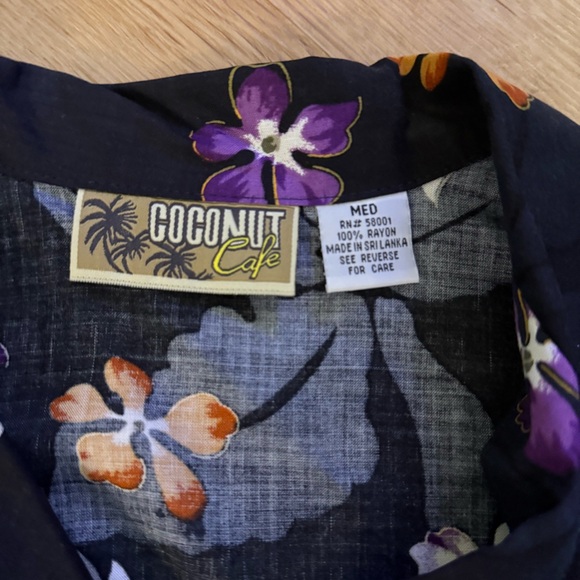 Vintage Hawaiian Shirt - Picture 2 of 4